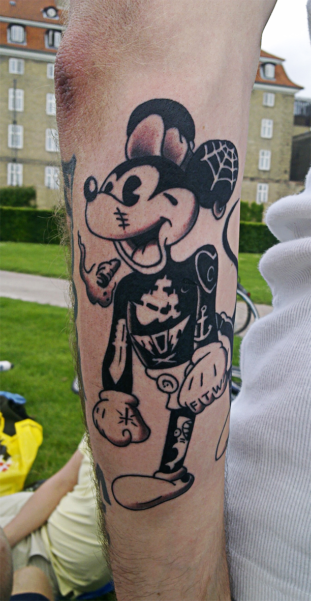 friend JarnWeezy decided to get the Mickey Bouse illustration tattooed…